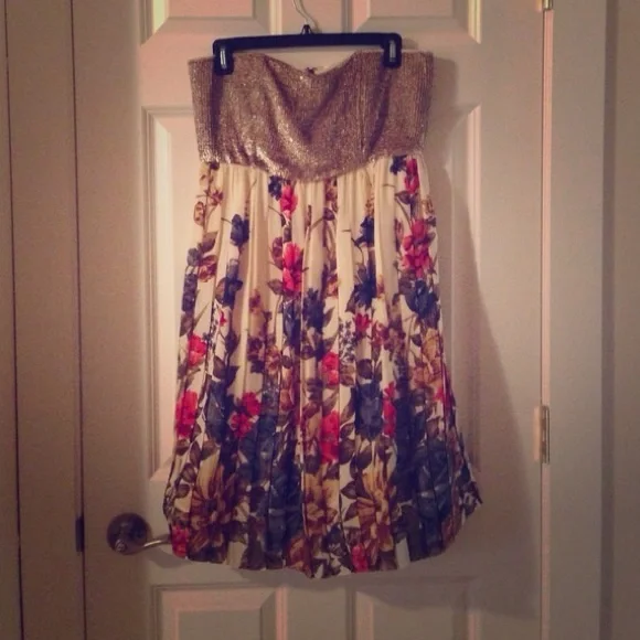 Alice & Olivia Floral Tea Length Dress - Picture 3 of 4